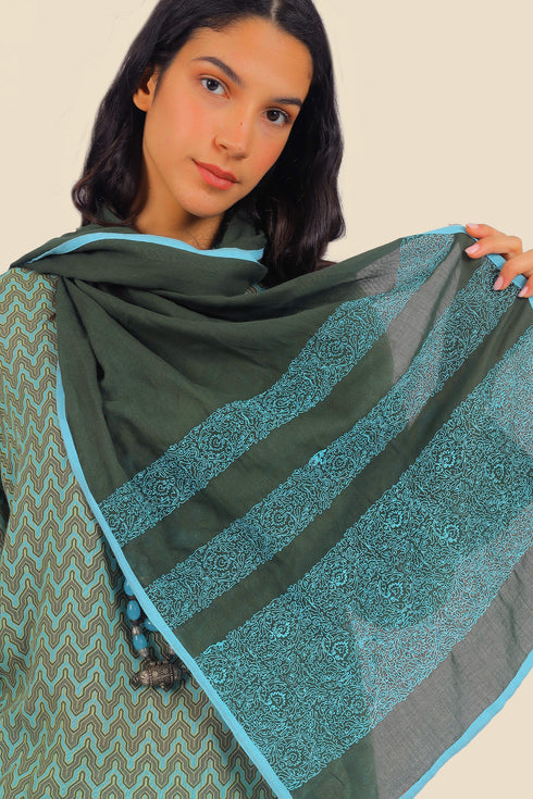 Embroidered shawl in cotton gauze.